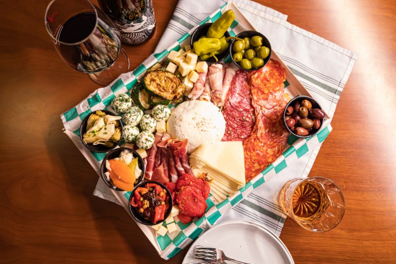 https://www.scoopcharlotte.com/wp-content/uploads/2020/12/MozzarellaPlatter-1-800x533.jpg